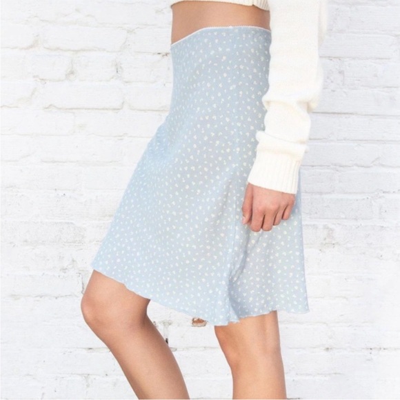 Brandy Melville Sephira Floral Skirt - Picture 2 of 5